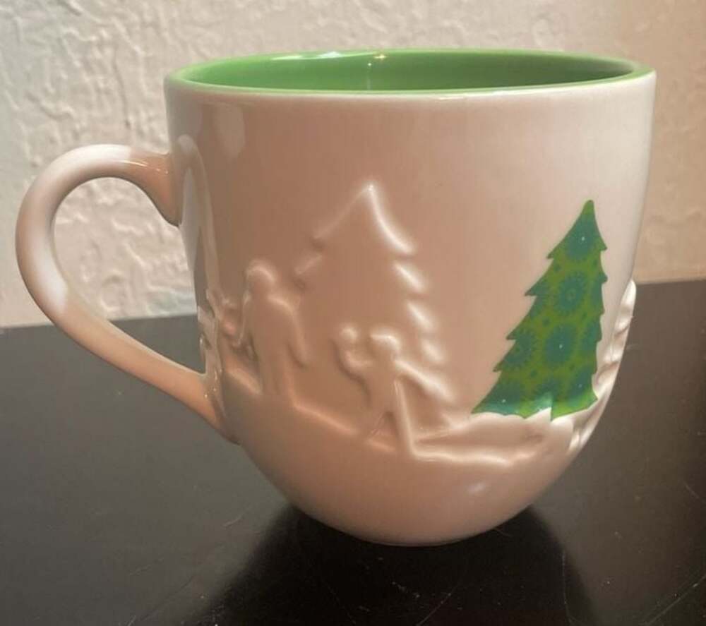 Starbucks  2006 Embossed Winter Scene Coffee Mug 16 oz  perfect condition mug te